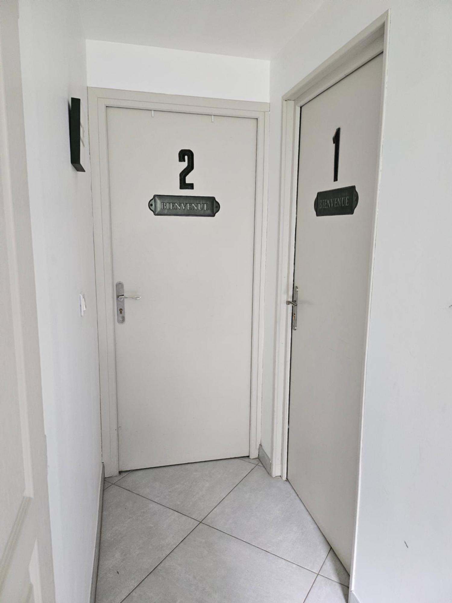 Bienvenue Chez Alain Et Marie Apartment Антиб Стая снимка
