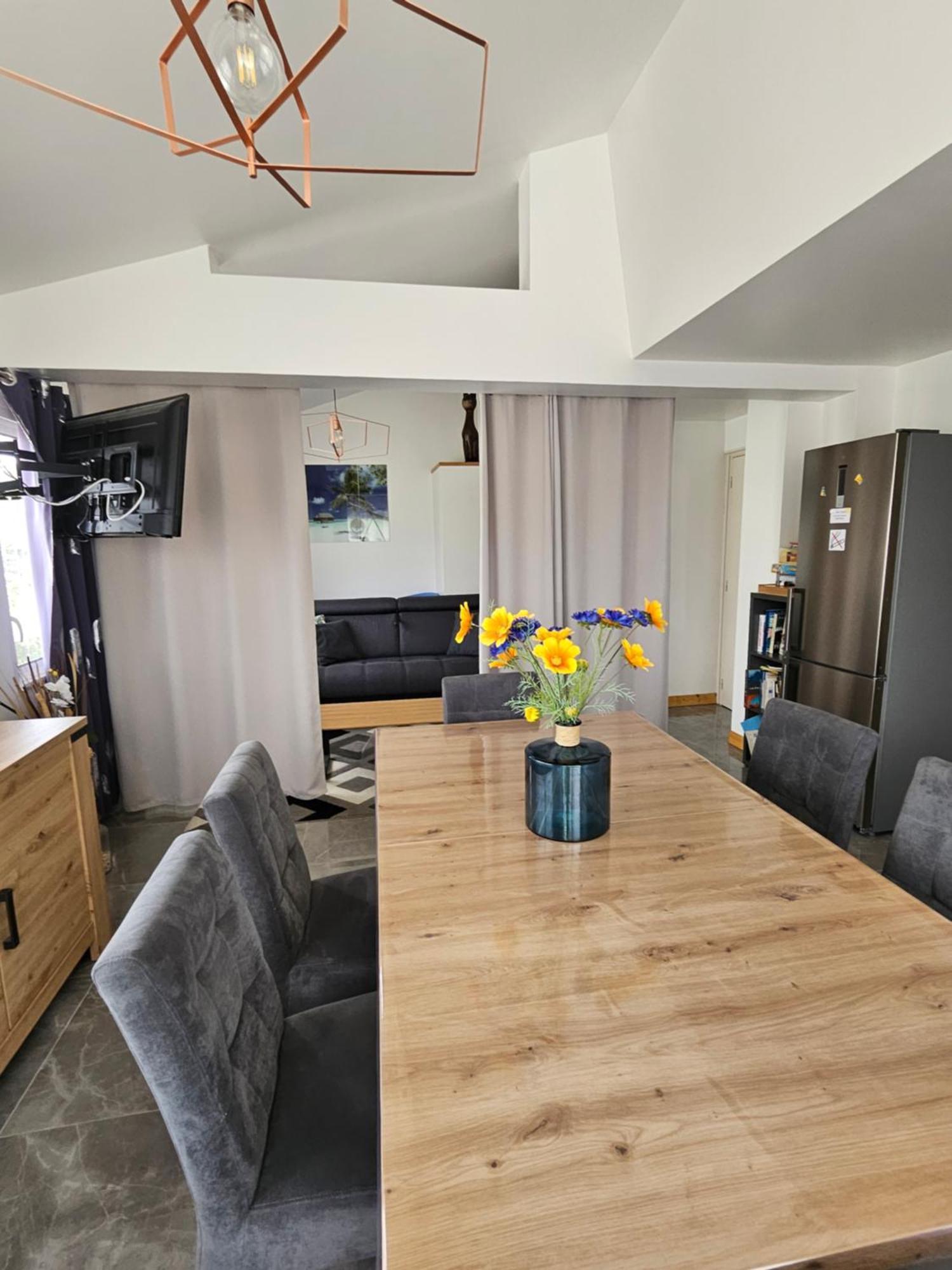 Bienvenue Chez Alain Et Marie Apartment Антиб Стая снимка